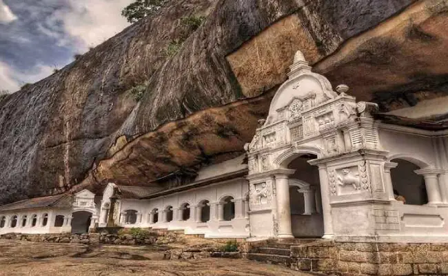 Dambulla Cave Temple